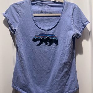Patagonia women’s tshirt size small slim fit